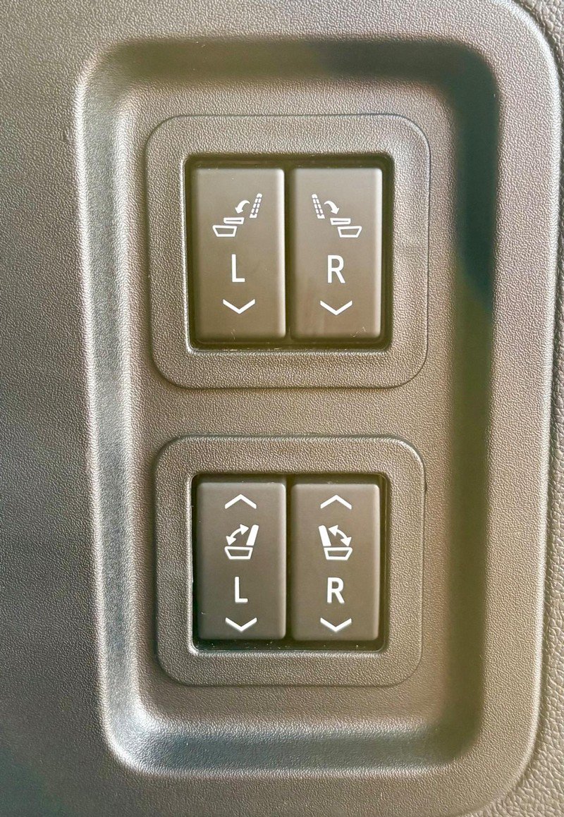 Used 2024 Chevrolet Traverse RS w/ LPO, Floor Liner Package AWD/4WD image 7