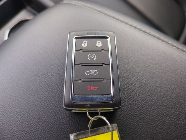 Used 2025 Jeep Grand Cherokee Limited AWD/4WD image 28