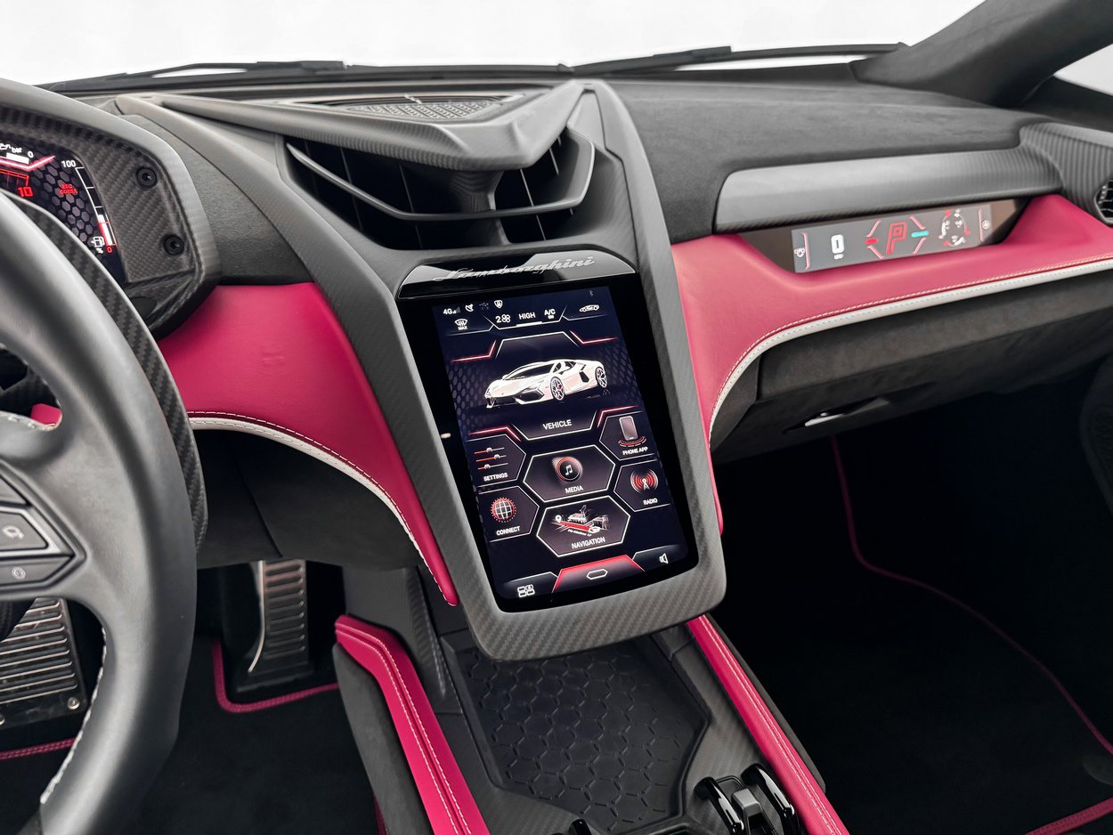 Used 2025 Lamborghini Revuelto image 19