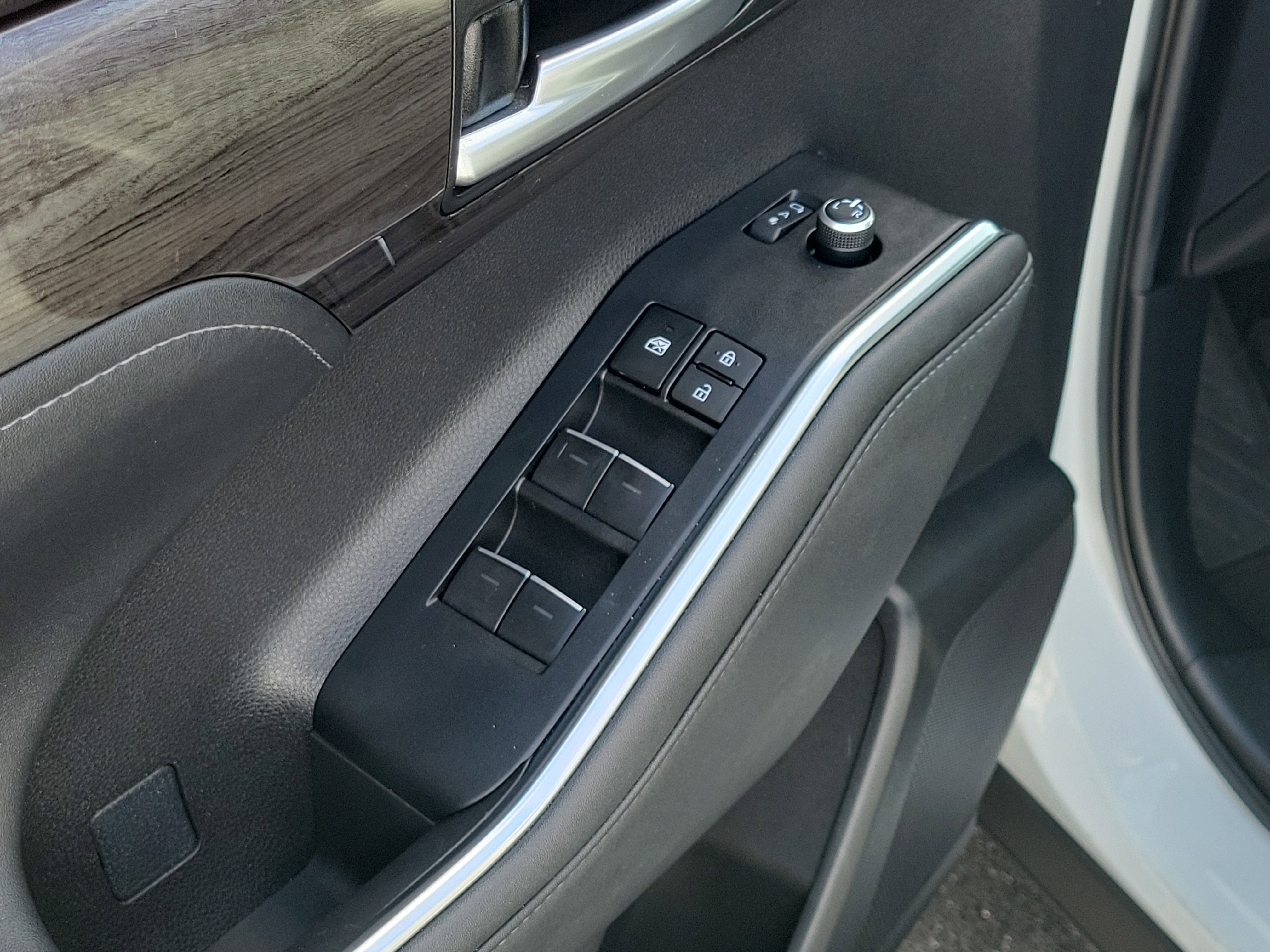 Used 2023 Toyota Highlander Platinum FWD image 21