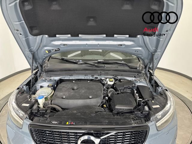 Used 2022 Volvo XC40 T4 R-Design w/ Advanced Package image 5