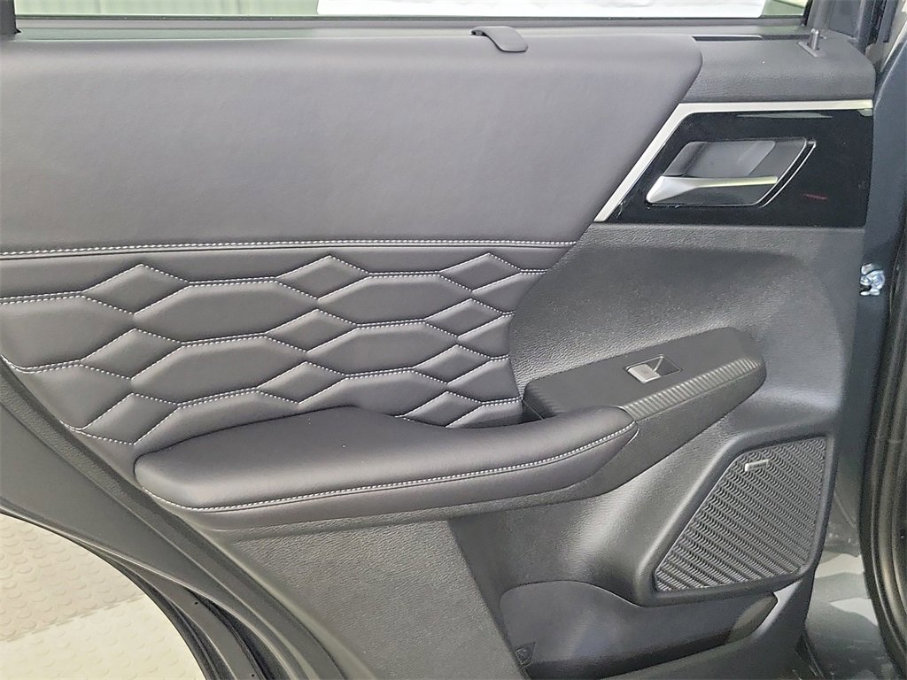 New 2025 Mitsubishi Outlander SEL image 13