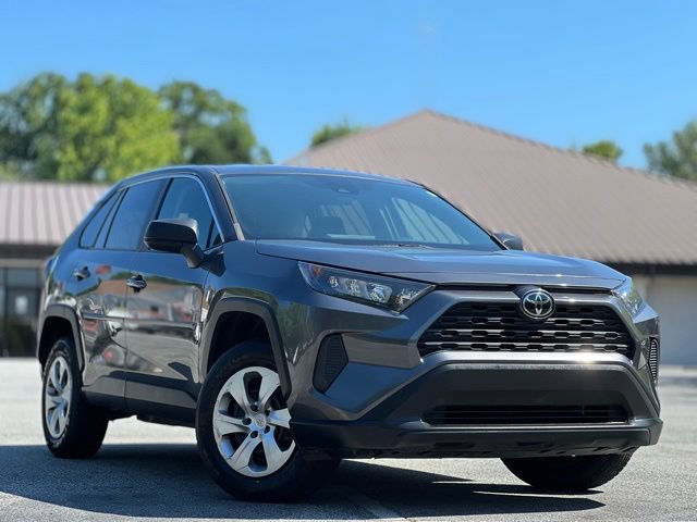 Used 2022 Toyota RAV4 LE FWD image 3