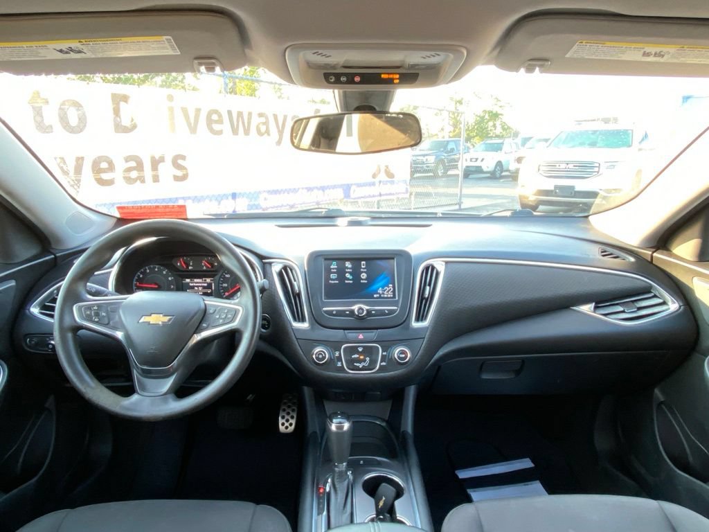 Used 2017 Chevrolet Malibu LT FWD image 16
