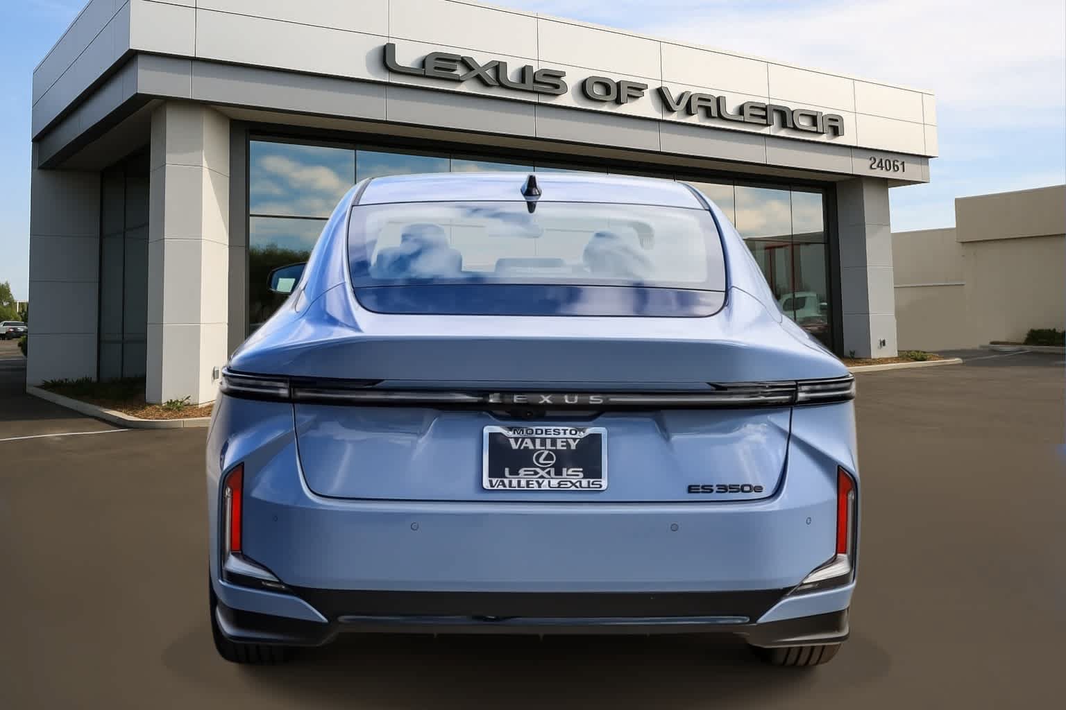 New 2026 Lexus ES 350e w/ Convenience Package FWD image 3