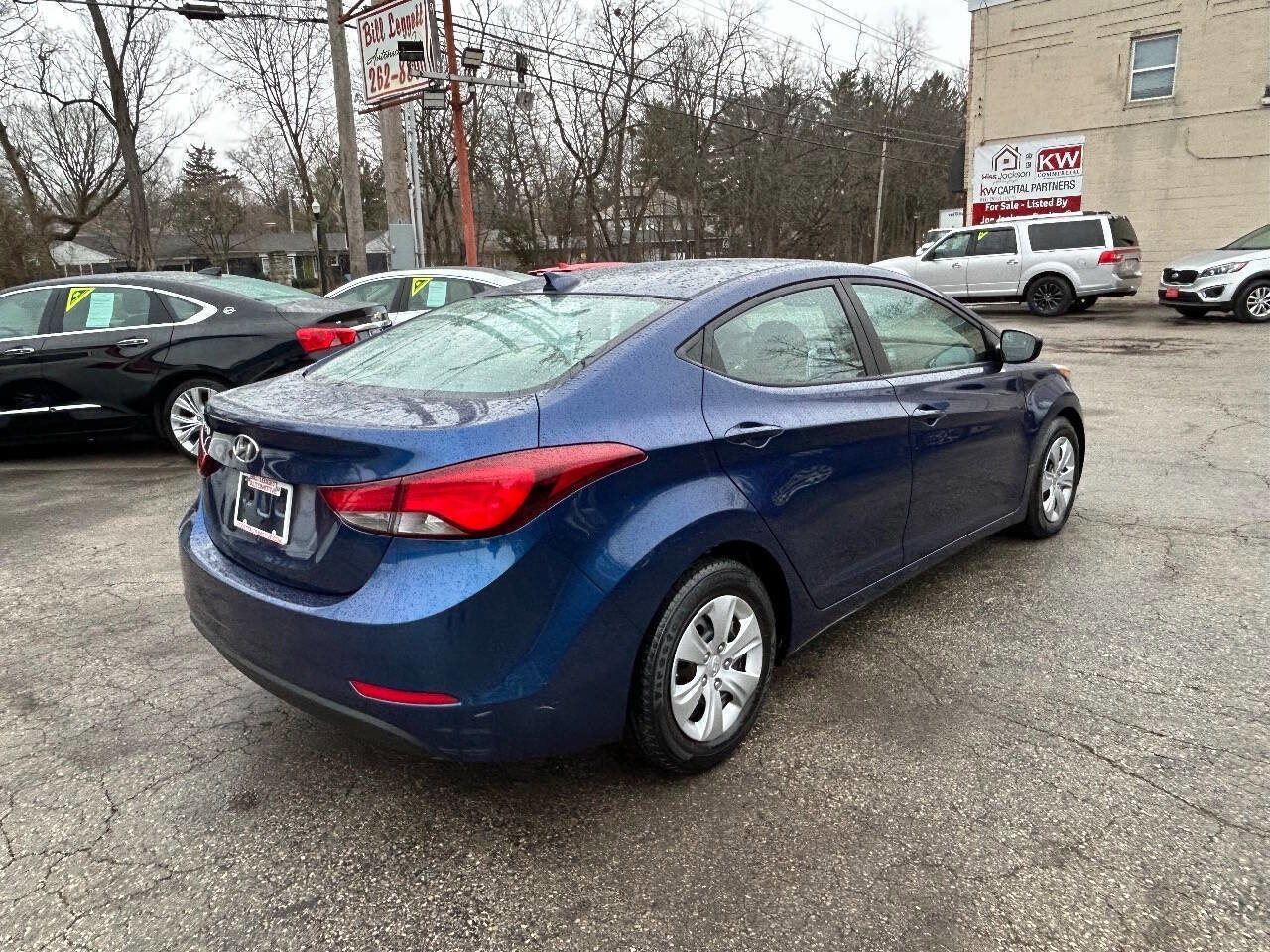 Used 2016 Hyundai Elantra SE image 12