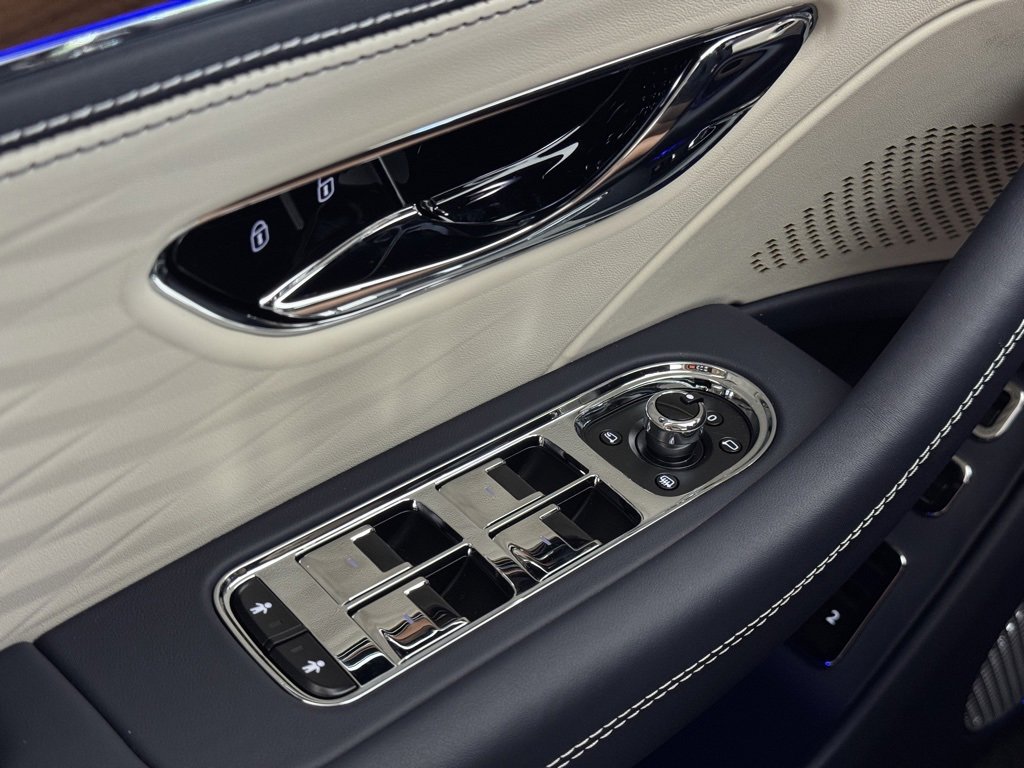 New 2026 Bentley Flying Spur Azure image 13