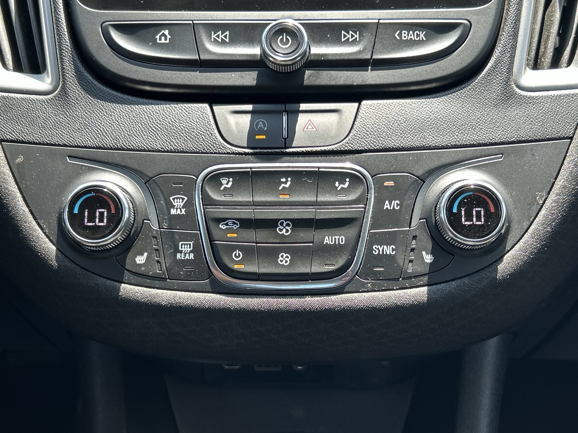 Used 2024 Chevrolet Malibu LT FWD image 17