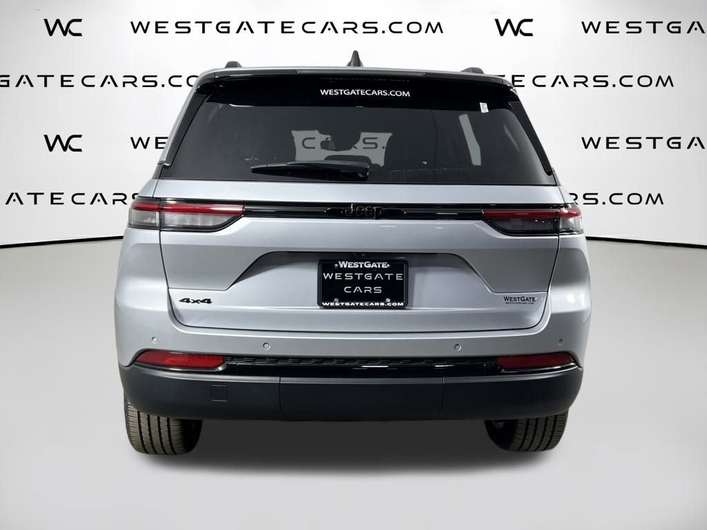 Used 2023 Jeep Grand Cherokee Altitude image 4