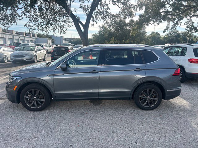 Used 2022 Volkswagen Tiguan SE w/ Panoramic Sunroof Package FWD image 18