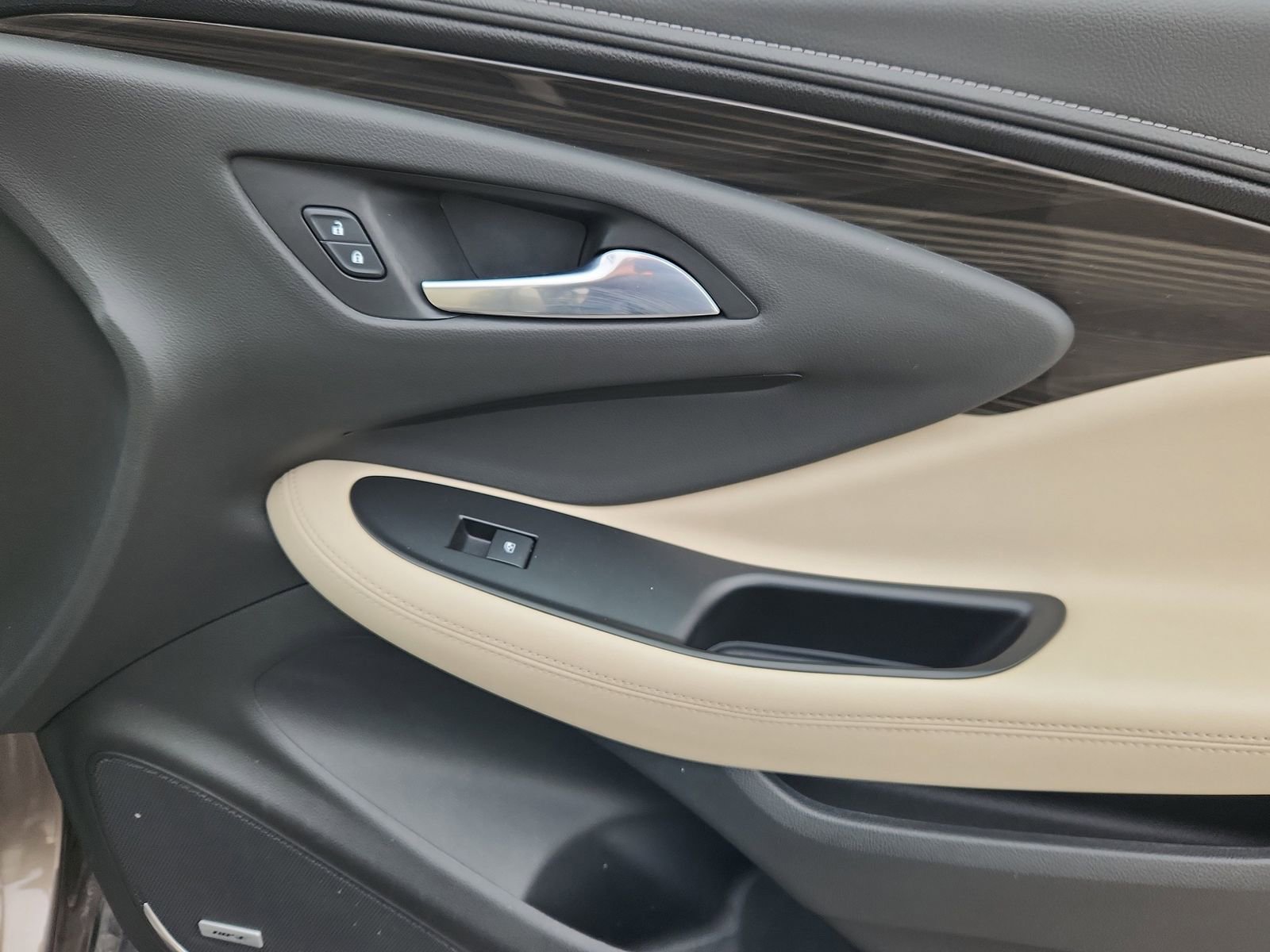 Used 2019 Buick Envision Premium w/ Driver Confidence Package image 15