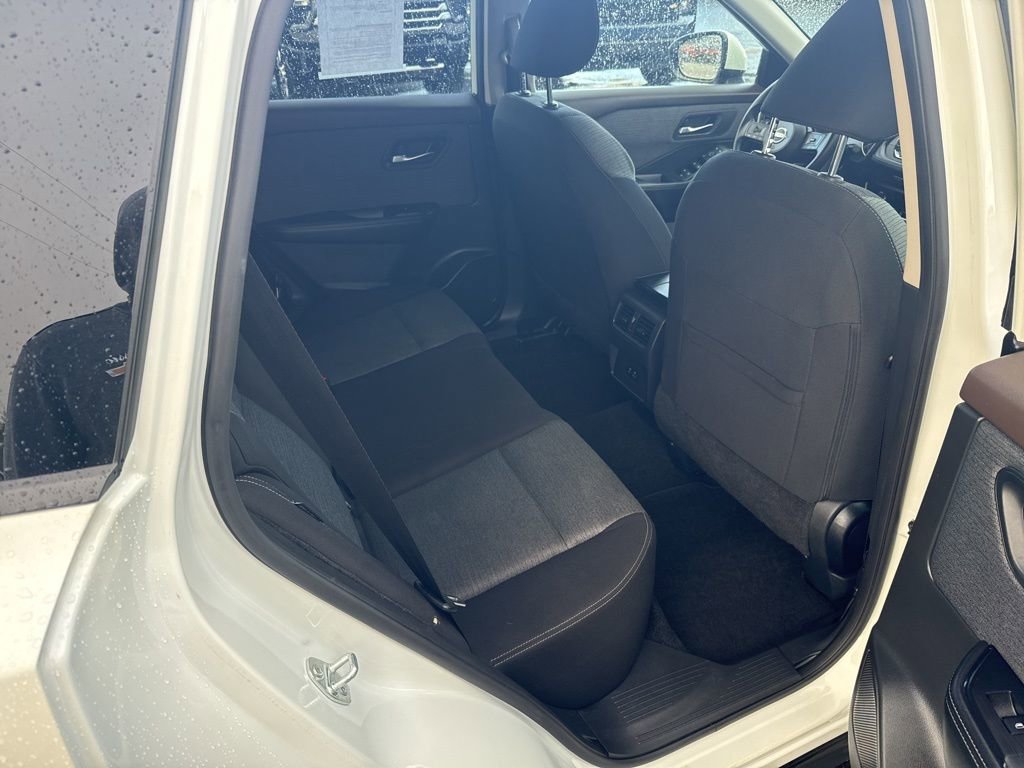 Used 2023 Nissan Rogue SV image 17