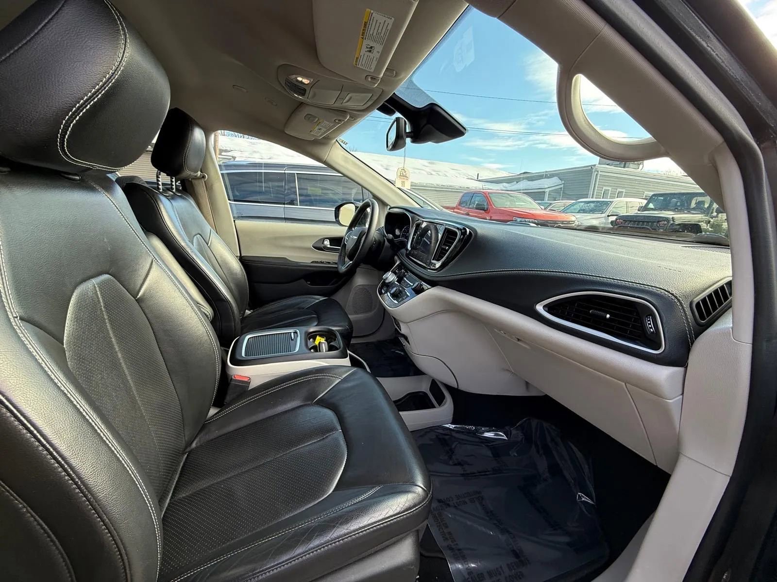 Used 2022 Chrysler Pacifica Touring-L image 27