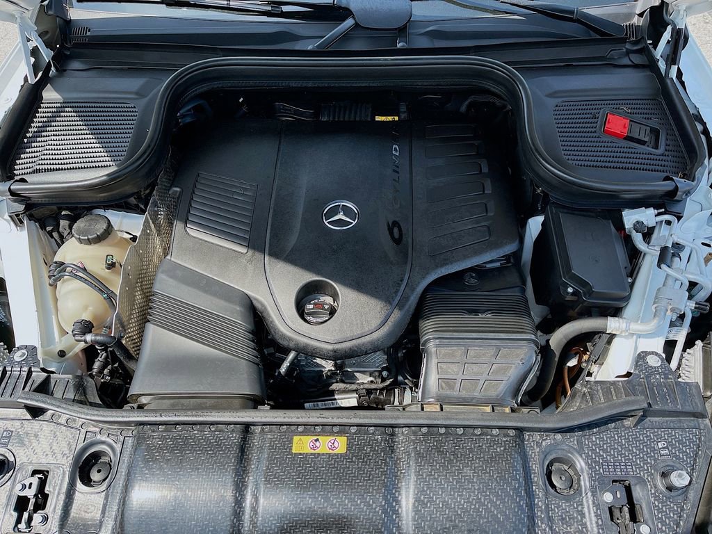 Used 2023 Mercedes-Benz GLS 450 4MATIC image 10