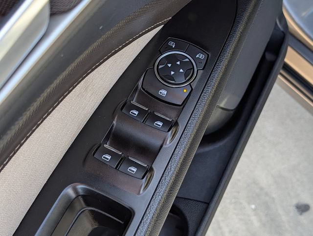 Used 2019 Ford Fusion SE w/ Equipment Group 151A FWD image 17