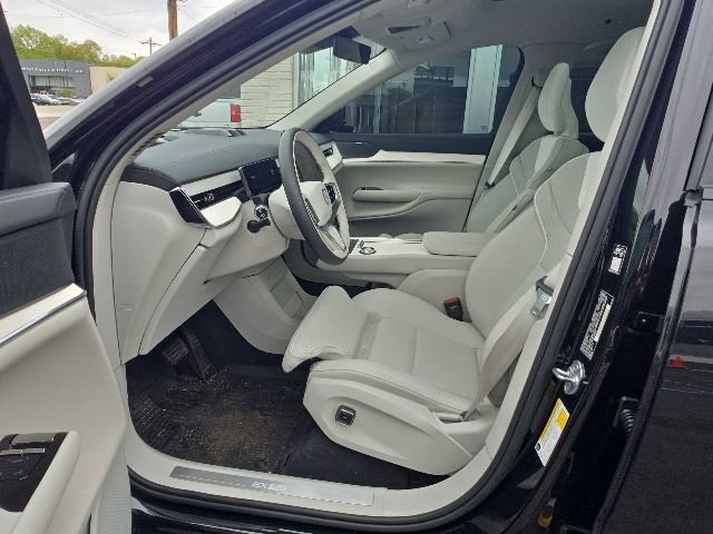 Certified 2025 Volvo EX90 Plus AWD/4WD image 5