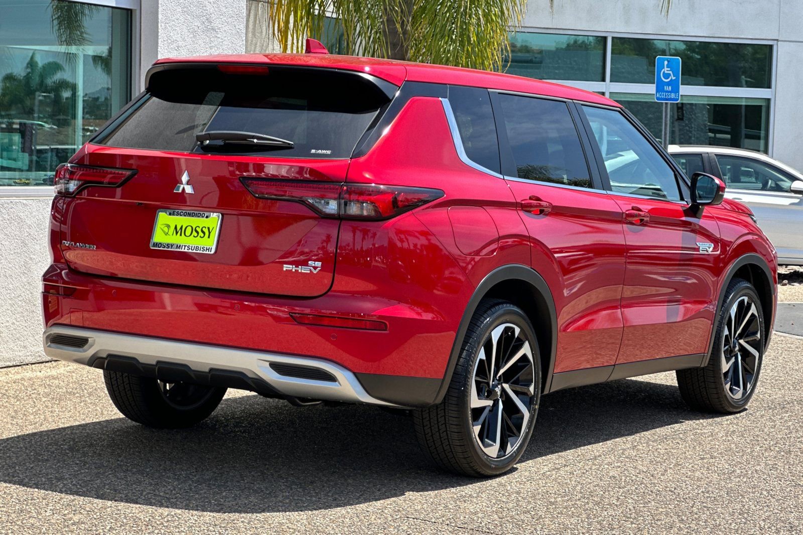 New 2025 Mitsubishi Outlander SE image 4