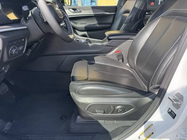 Used 2024 Jeep Grand Cherokee Limited 4xe AWD/4WD image 17