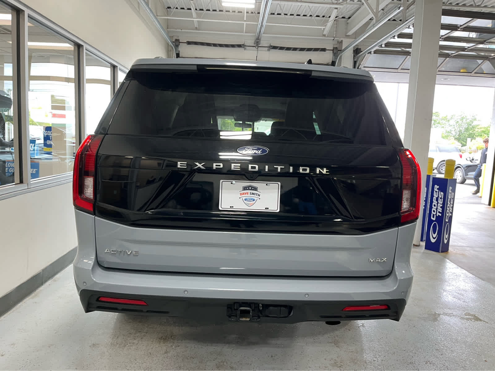 Used 2025 Ford Expedition Max Active AWD/4WD image 3
