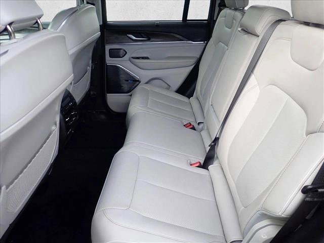 Used 2022 Jeep Grand Cherokee Overland w/ Advanced Protech Group III AWD/4WD image 10