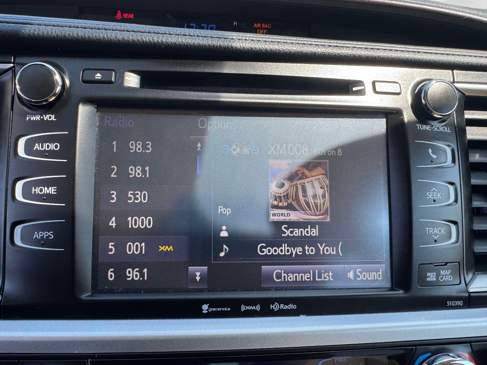 Used 2019 Toyota Highlander XLE image 32