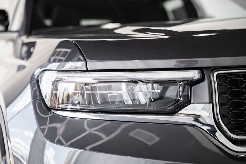 New 2025 Jeep Grand Cherokee Laredo X w/ Luxury Tech Group I image 13