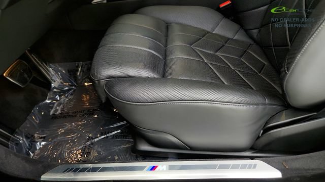 Used 2025 BMW i7 xDrive60 w/ Executive Package RWD image 49