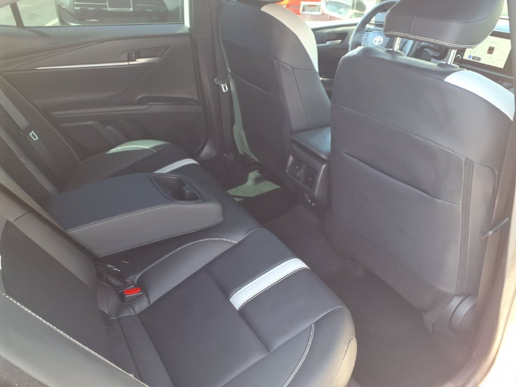 Used 2025 Toyota Camry SE FWD image 33