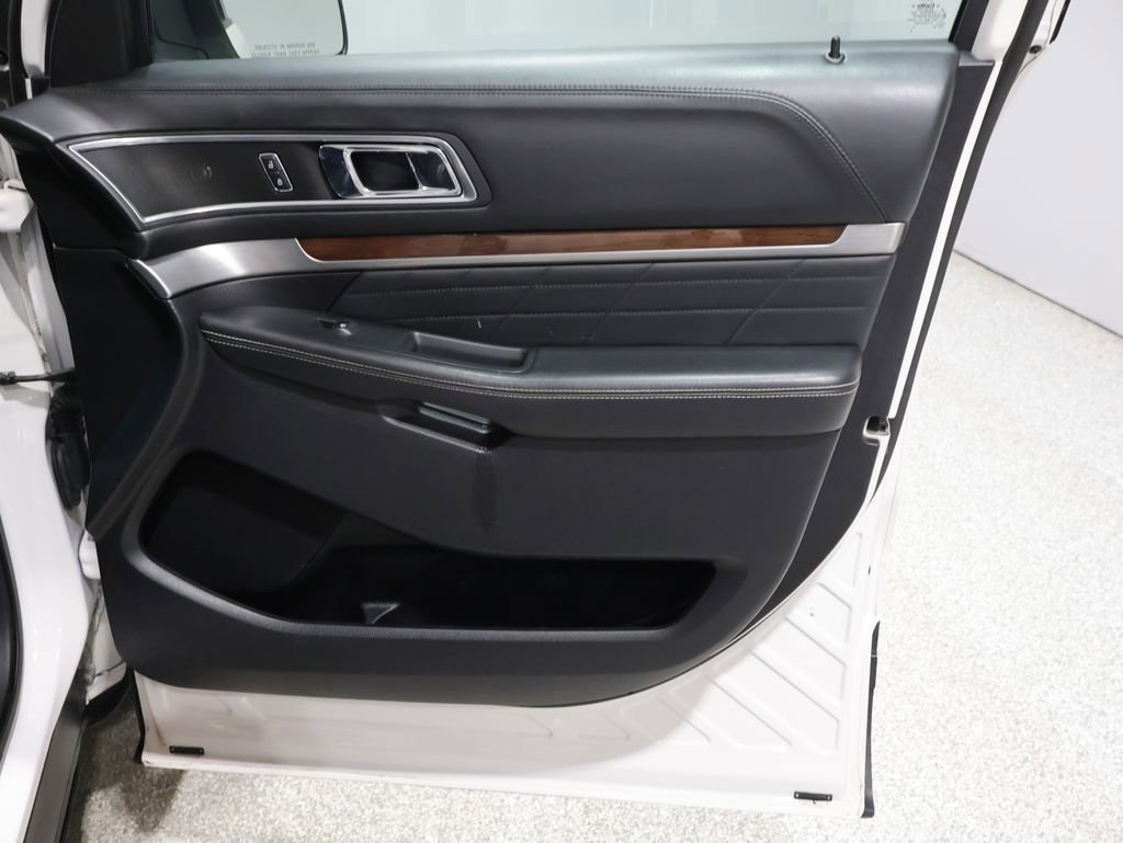 Used 2017 Ford Explorer Platinum image 24