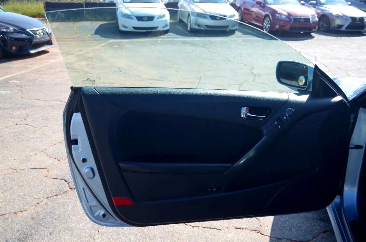 Used 2011 Hyundai Genesis 2.0T image 14