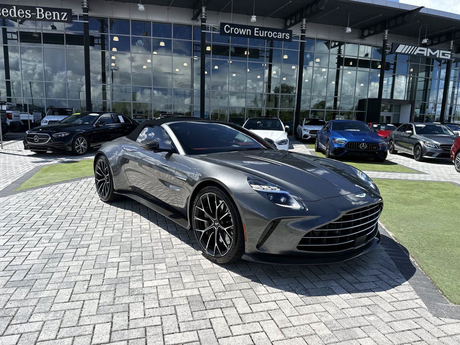 Used 2026 Aston Martin V8 Vantage Coupe RWD image 21