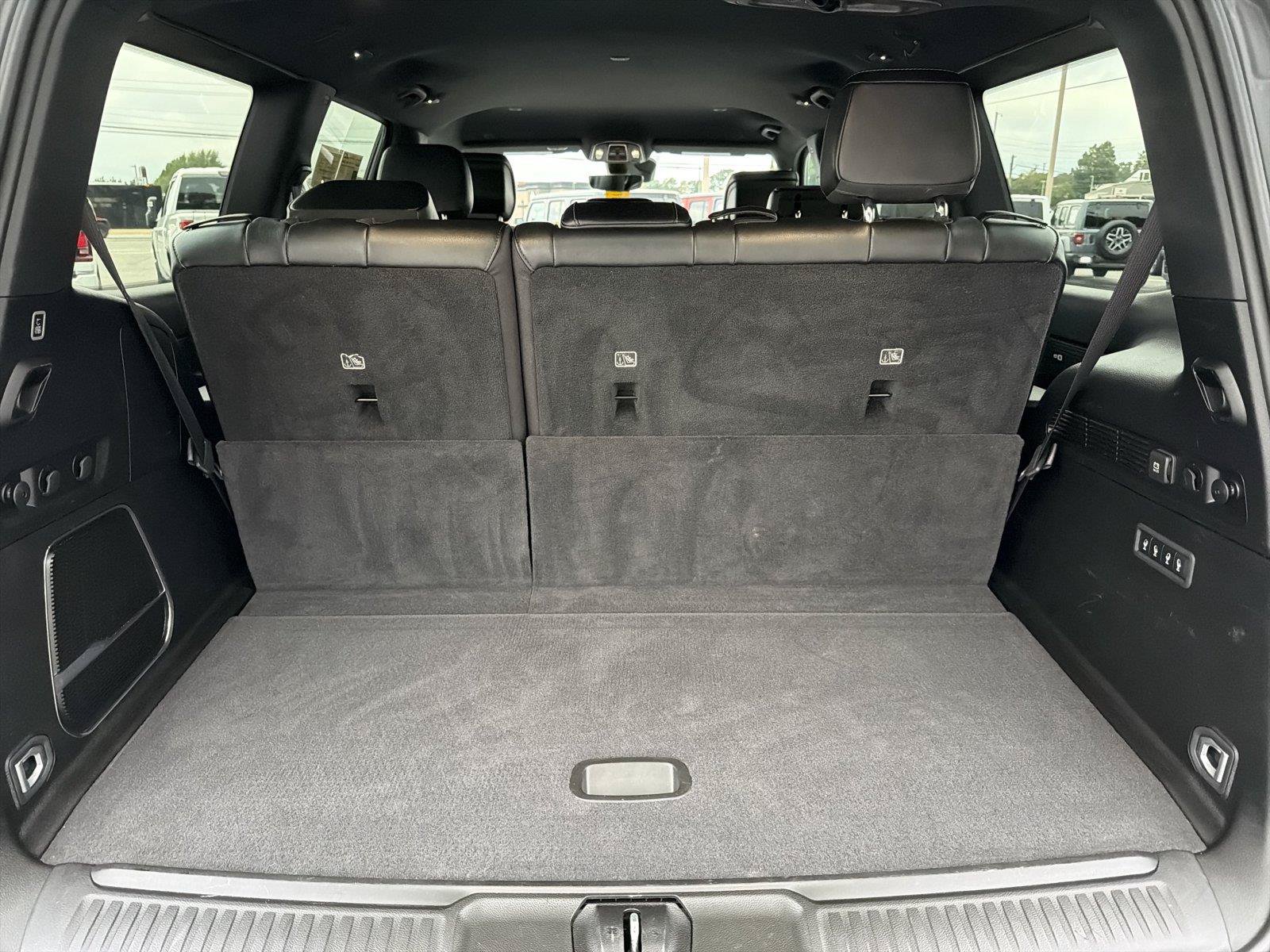 Used 2024 Jeep Wagoneer Series II w/ Flexible Seating Group RWD image 18
