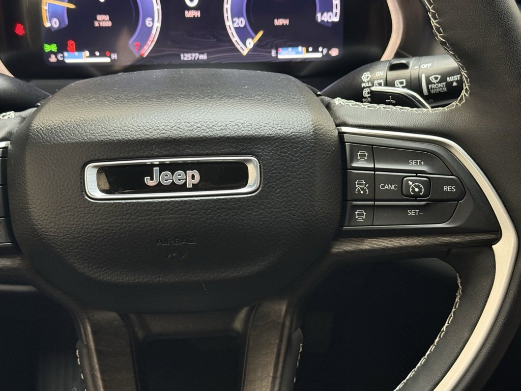 Used 2025 Jeep Grand Cherokee Limited image 19