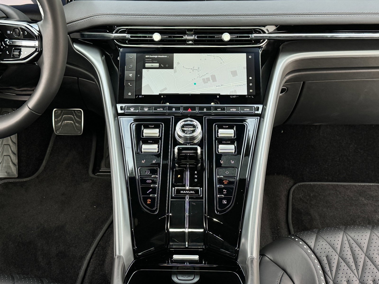 Used 2024 Aston Martin DB12 Coupe image 23