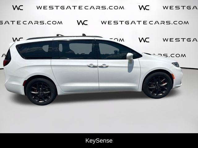 Used 2021 Chrysler Pacifica Limited w/ Uconnect Theater Family Group AWD/4WD image 10