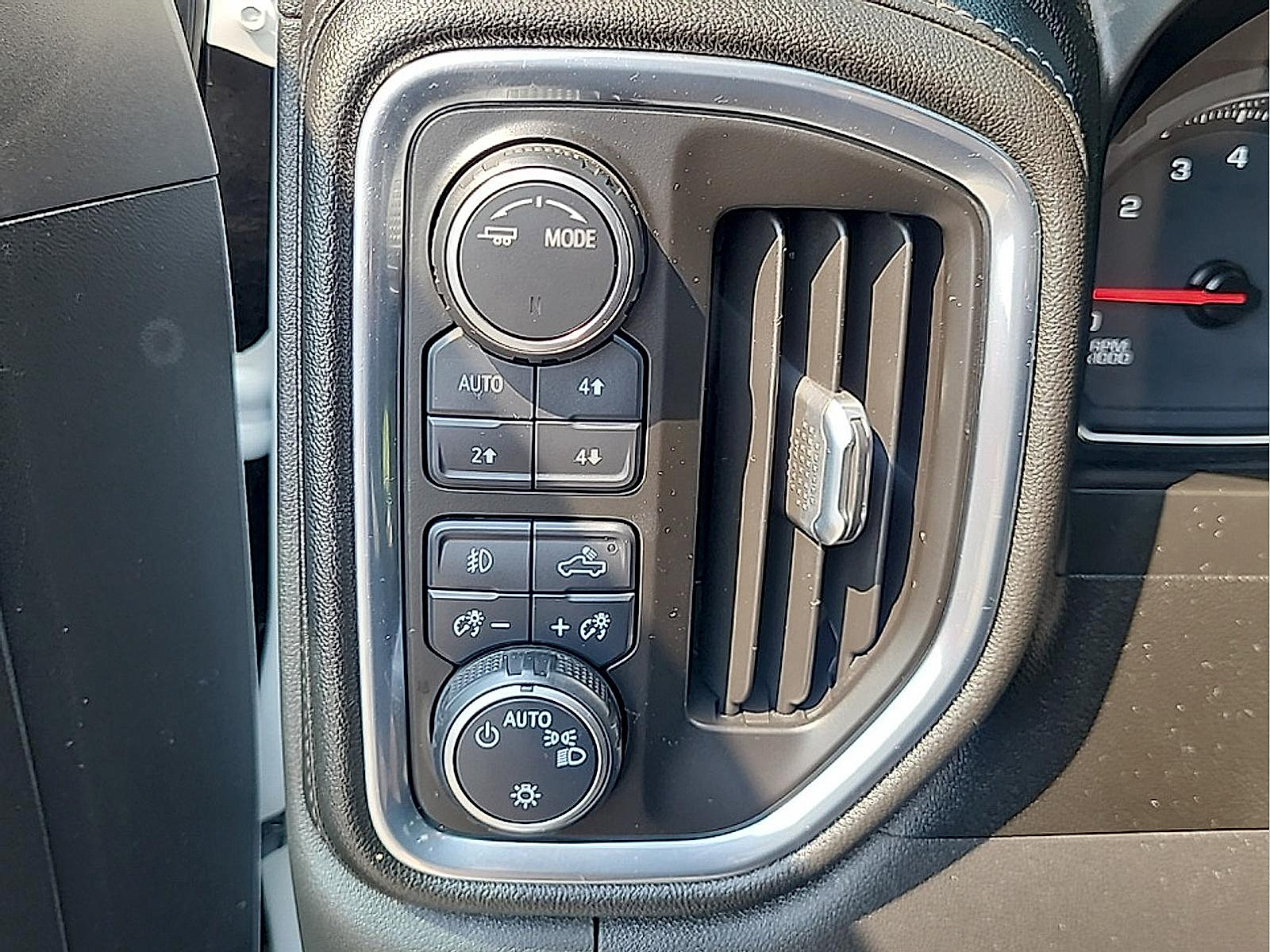 Used 2021 Chevrolet Silverado 1500 LT Trail Boss w/ Convenience Package II AWD/4WD image 24