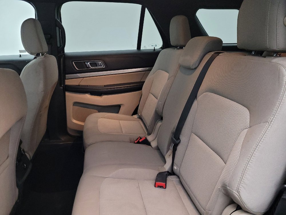 Used 2018 Ford Explorer XLT FWD image 18