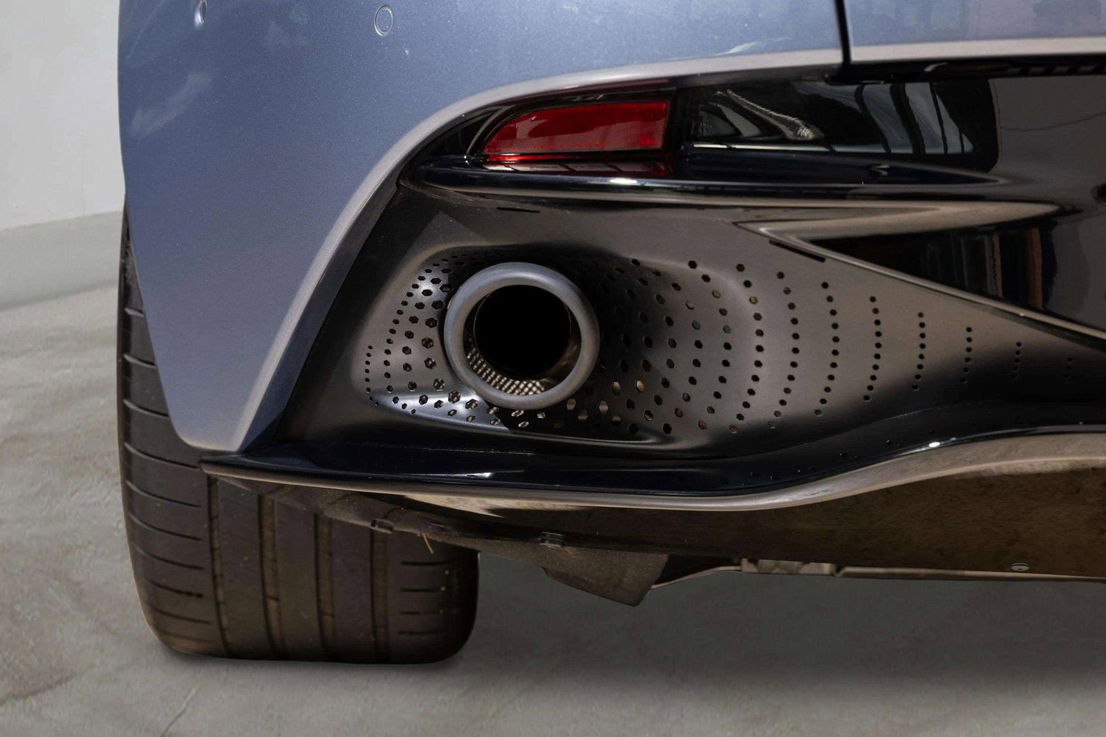 Used 2024 Aston Martin DB12 Convertible image 57