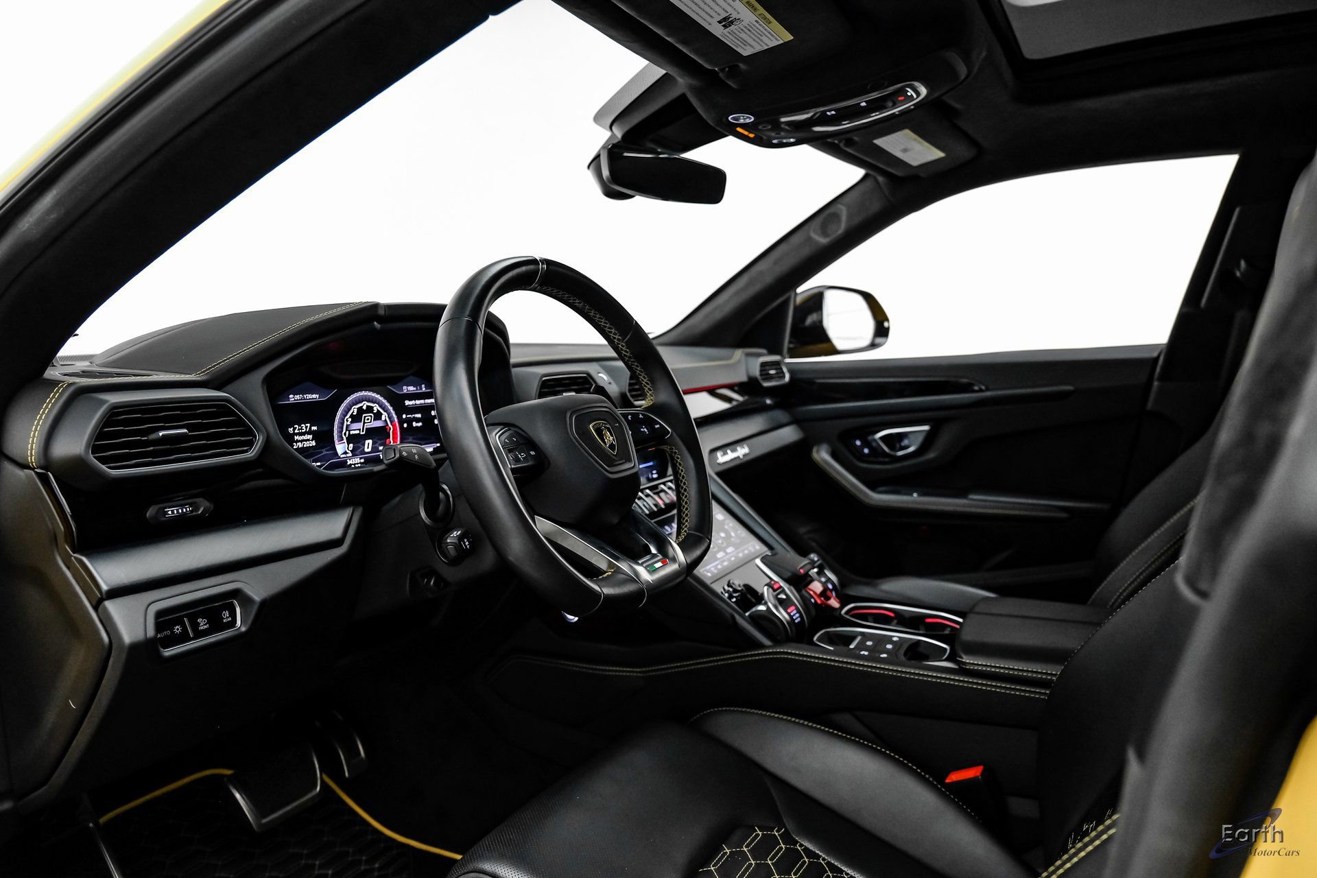 Used 2021 Lamborghini Urus image 2