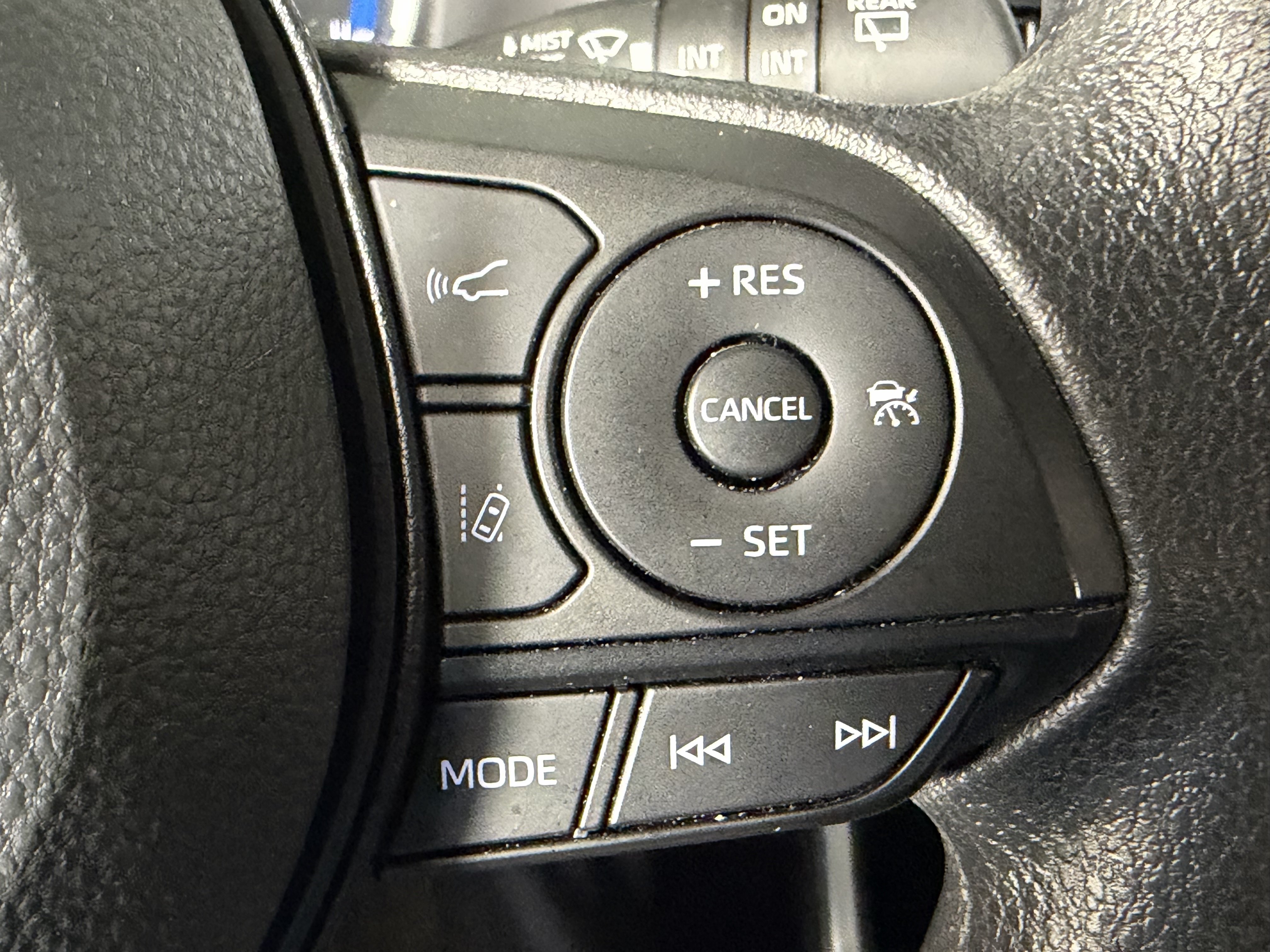 Used 2025 Toyota RAV4 XLE AWD/4WD image 29