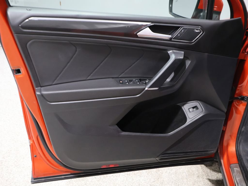 Used 2018 Volkswagen Tiguan SEL Premium w/ 3rd Row Seat Package image 14
