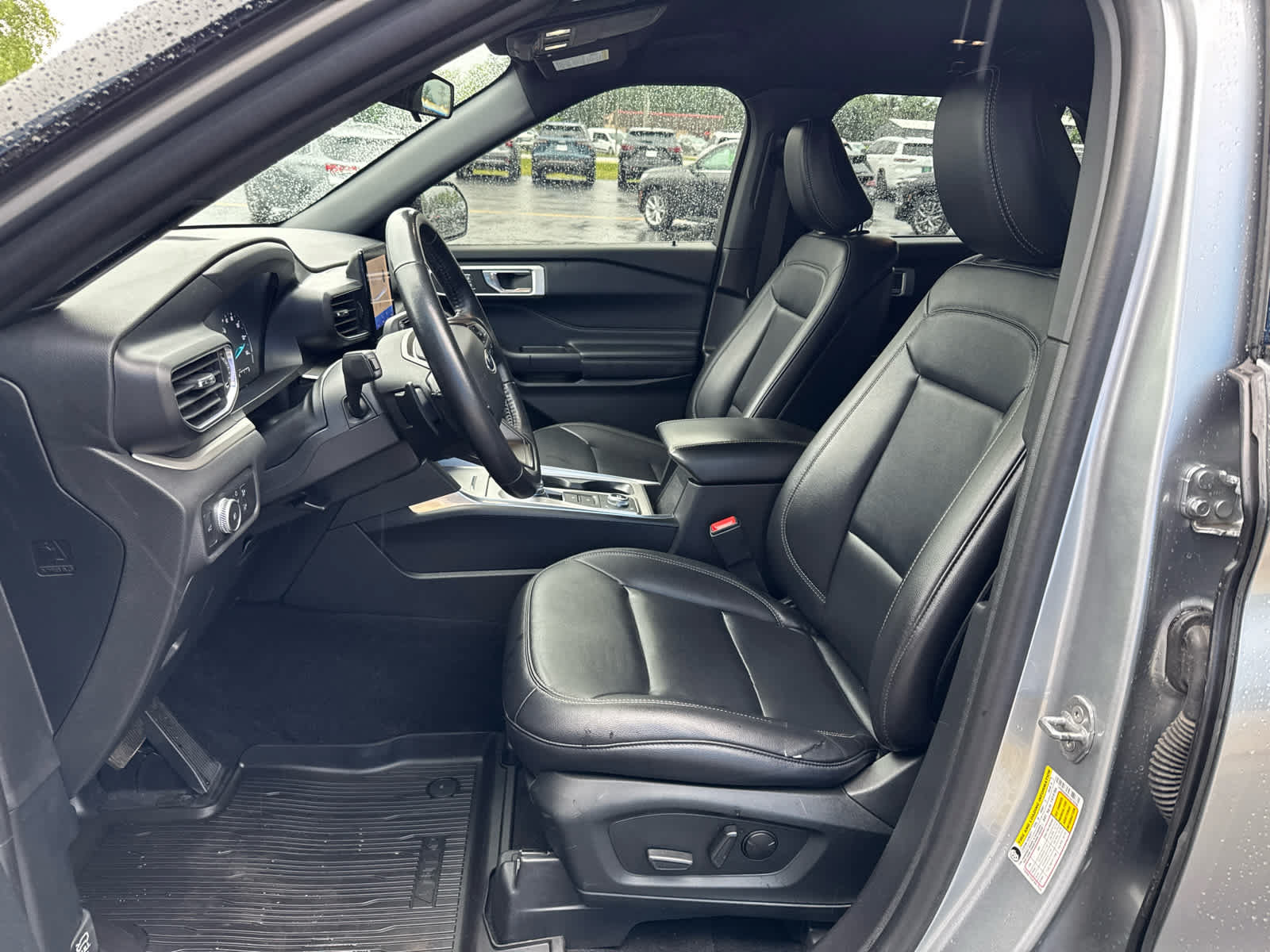 Used 2020 Ford Explorer XLT w/ Equipment Group 202A AWD/4WD image 19