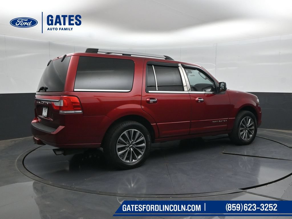 Used 2017 Lincoln Navigator Select AWD/4WD image 2