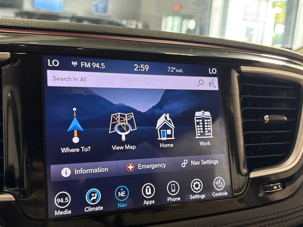 Used 2020 Chrysler Pacifica Limited FWD image 14
