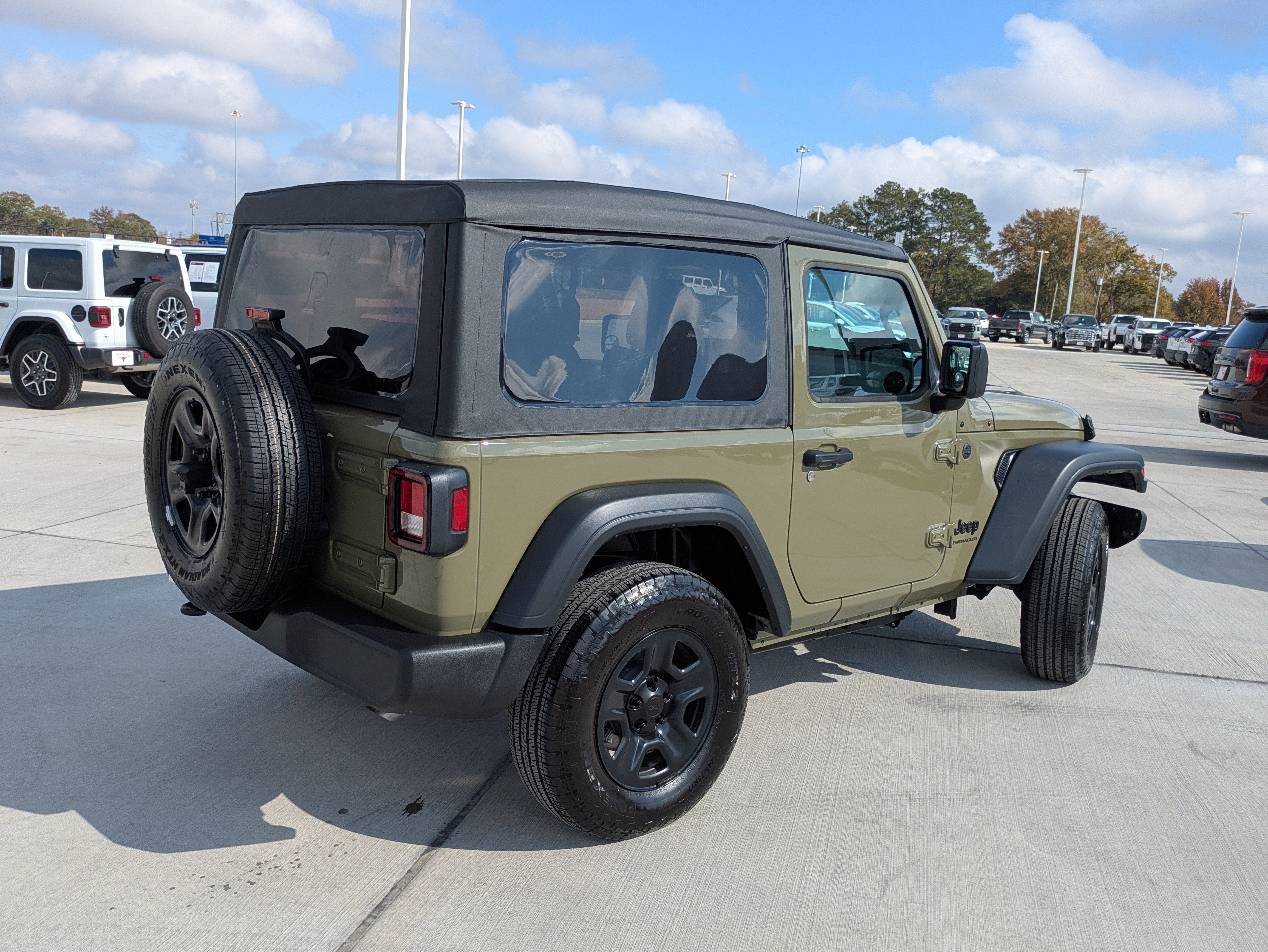 Used 2025 Jeep Wrangler Sport AWD/4WD image 7