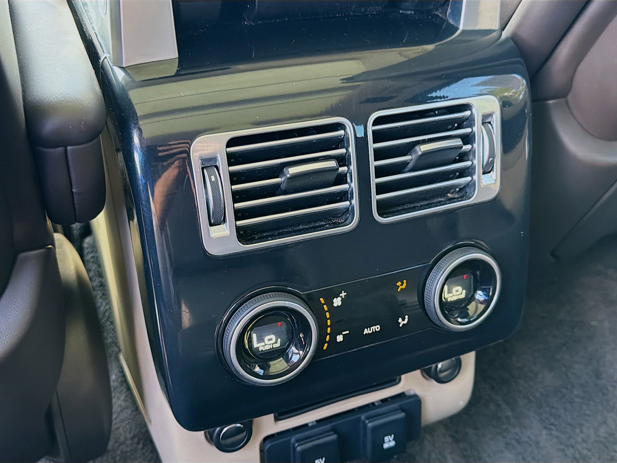 Used 2018 Land Rover Range Rover HSE image 23