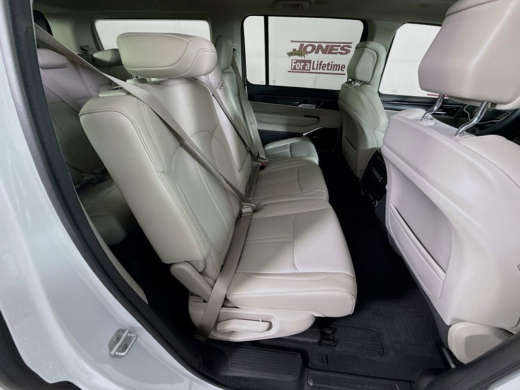 Used 2023 Jeep Wagoneer 4WD w/ Premium Group I image 35