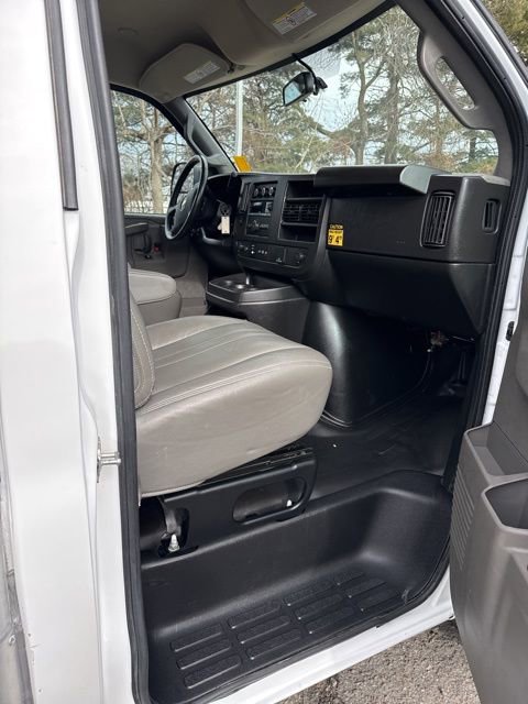 Used 2023 Chevrolet Express 3500 w/ Power Convenience Package RWD image 14