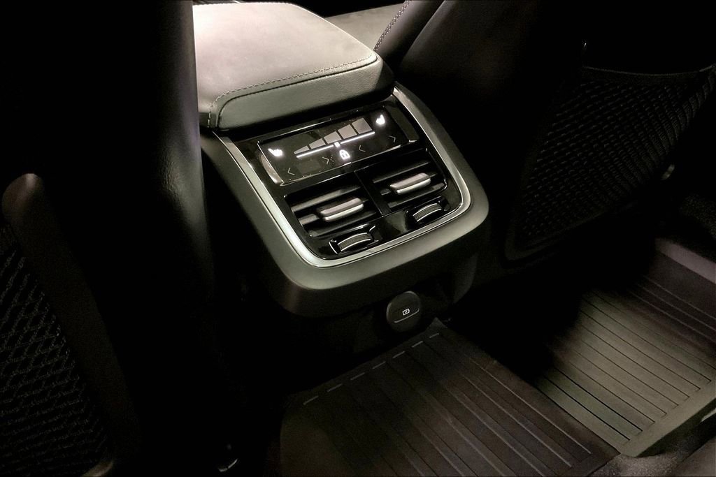 Used 2026 Volvo V60 B5 Cross Country Ultra w/ Climate Package image 10