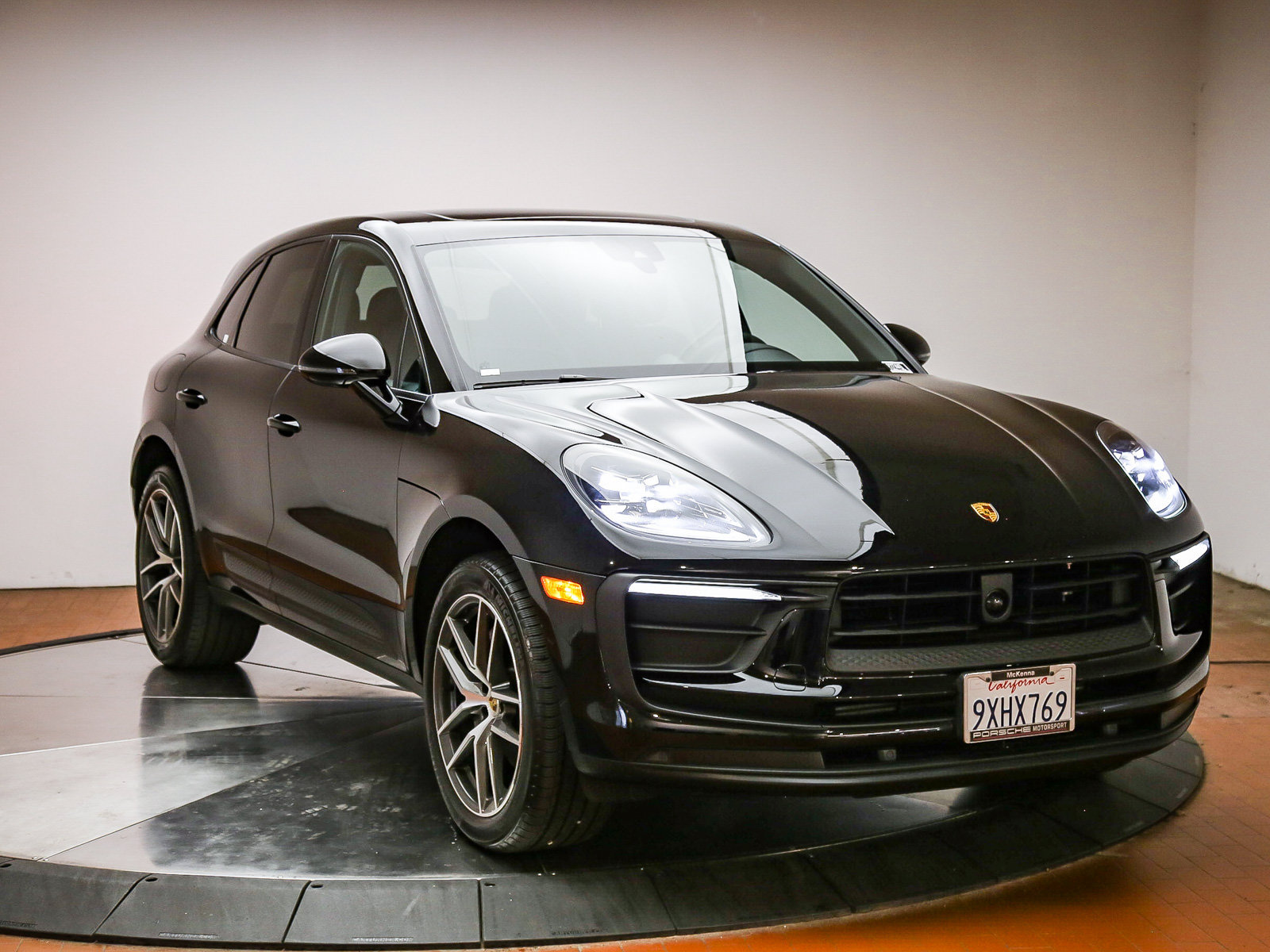 Certified 2026 Porsche Macan AWD/4WD image 4